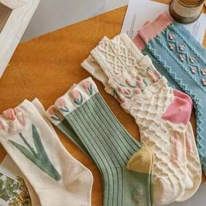 Women’s Tulip Floral Design Crew Socks Set